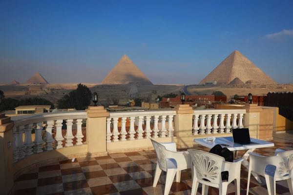 Výhled z Royal Pyramids Inn
