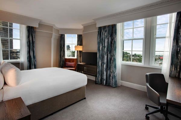 Просмотры от Hilton Edinburgh Carlton